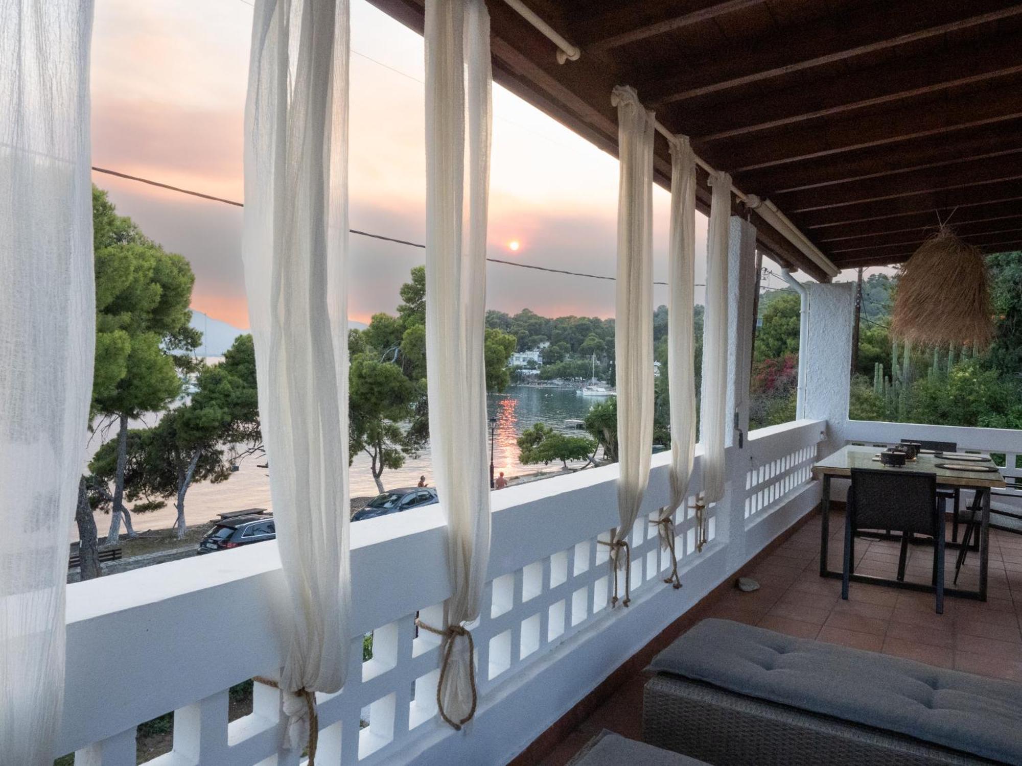 Seaview Apartment - Poros Relaxing Beachfront Flat Poros Town Ngoại thất bức ảnh
